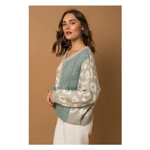 Gilli Cable Knit Blue Gray Color Block Animal Print Oversized Sweater Size Small - Picture 5 of 11